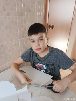 Амир, Альбина, Ахрор и жираф - image.jpg