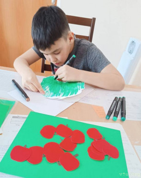 Амир, Альбина, Ахрор и жираф - image.jpg