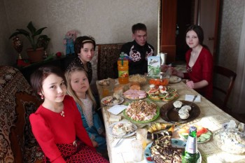 ОТМЕЧАЕМ 8 МАРТА В КРУГУ СЕМЬИ