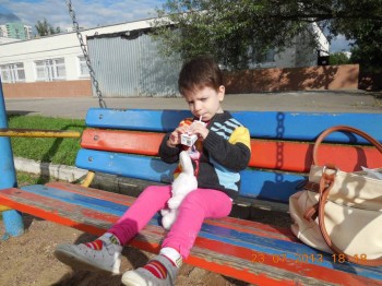 тут вообще на мальчику похожа