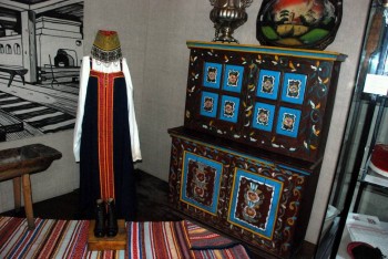 В Пинежском краеведческом музее. Предметы старинного крестьянского быта и одежда