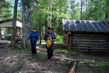 Около охотничьей избушки со знакомым нейропсихологом
