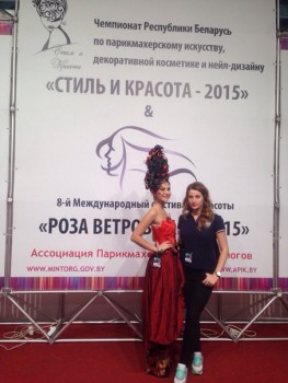 Олеся со своей моделью