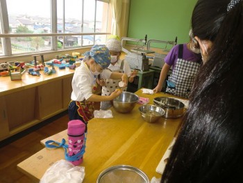 это  они  после  родительского собрания  к чаепитию готовятся