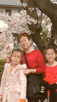 девы  с  бабушкой.Как я  ей  завидую