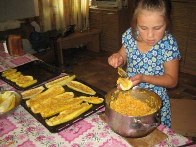 Вероника первый раз в семье готовила с нами обед