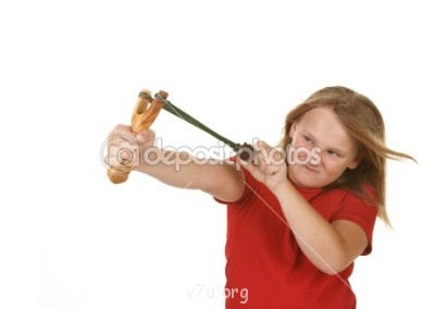 Если переехать в Московскую область - dep_2294193-Naughty-little-girl-with-a-slingshot[1].jpg