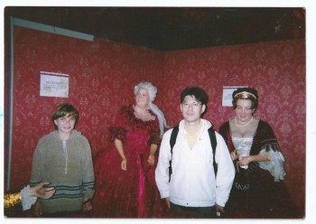 вот  такие  они  были   когда  познакомились.  Это одно из  их  гуляний  по Иркутску.