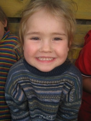 А я сегодня пока хорошая и послушная.Ангелина.Внучка.