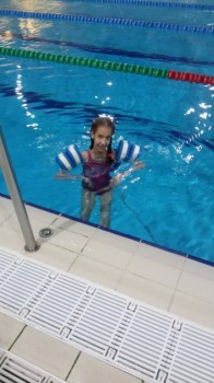 Солнечного настроения тем, кто ищет своих детей  - бассейн.jpg