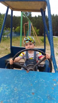 Солнечного настроения тем, кто ищет своих детей  - за рулем.jpg