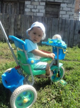 Солнечного настроения тем, кто ищет своих детей  - Саша в панамке.jpg