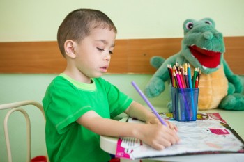 Малыши из Томска - Витя рисует2.jpg