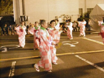 это у  них  конкурсы  костюмов