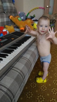 Солнечного настроения тем, кто ищет своих детей  - пианино.jpg