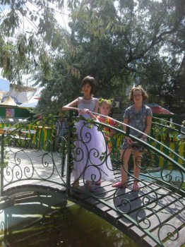 Солнечного настроения тем, кто ищет своих детей  - сестры.jpg