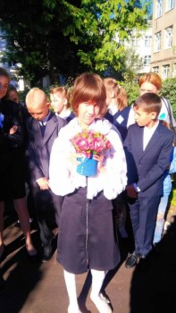 Солнечного настроения тем, кто ищет своих детей  - школьница.jpg