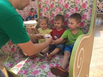 Солнечного настроения тем, кто ищет своих детей  - папа мороженое.jpg