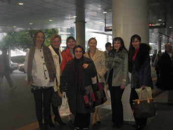 русские полонянки на отдыхе   на  переднем  плане  Татьяна  ей  тогда  56 лет было она  самая старшая  из них