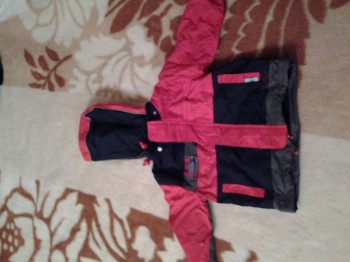 Очень симпатичная ветровка. Рост 86.