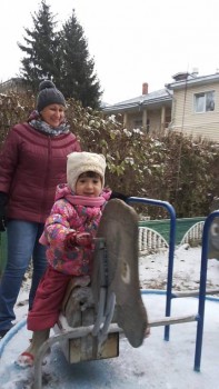 Солнечного настроения тем, кто ищет своих детей  - арина с мамой2.jpg