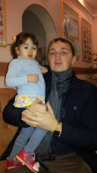 Солнечного настроения тем, кто ищет своих детей  - арина с папой.jpg