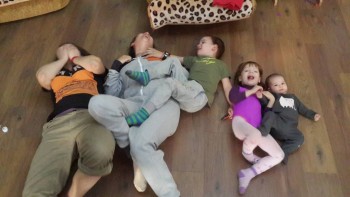 Вот моя компания, Диму в школу  отправили, а сами оторвались, вздохнули от напряжения.  Так ржали ели угомонились.