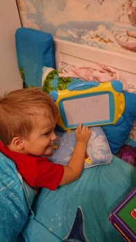 Сам писал. В комнате никого не было.