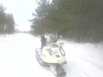 Солнечного настроения тем, кто ищет своих детей  - снегоход.jpg