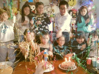 праздник  он  в любой  стране  праздник