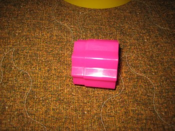 Фигуры вставляется в сортер тем местом, которое меньше по размеру.<br />Это главная трудность.