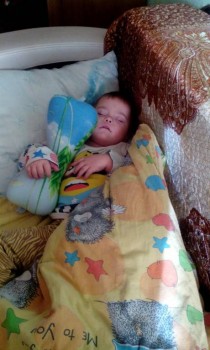 Солнечного настроения тем, кто ищет своих детей  - Валера спит.jpg