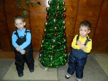 Солнечного настроения тем, кто ищет своих детей  - елка.jpg