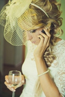 это в день свадьбы - пью с утра, чтоб настроение было и не колотило)))