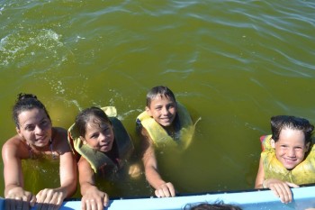 Море мерзотного болотного цвета.Но тепленькое.Кому красота фоток не принципиальна-сойдет.