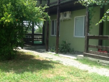 на территории