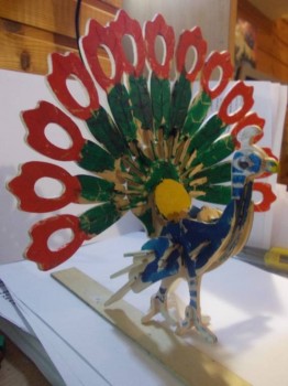 Павлин, еще не докрашен.