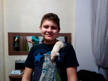 По Мишаньке бегает