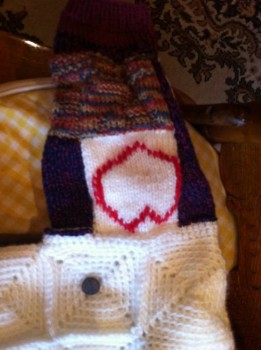 на рукавах квадраты спицами