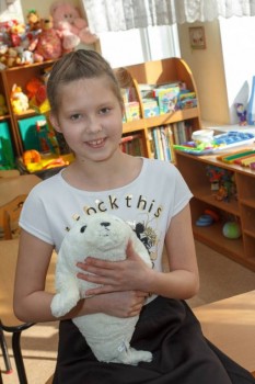 Малыши из Томска - Диана с нерпой.jpg