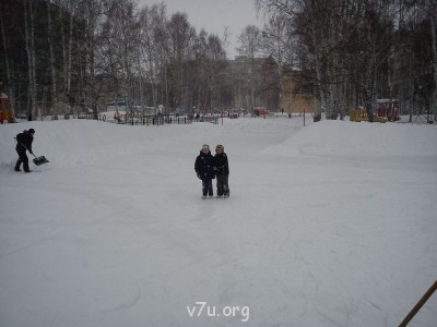 Юные конькобежцы.