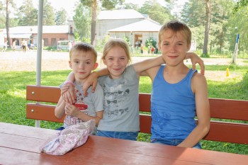 Малыши из Томска - трое главная.jpg