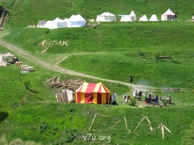 в таких палатках живут участники битв