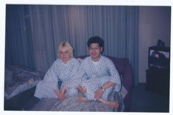 В ГОСТИНИЦЕ  В ЯПОНИИ  КОГДА  Я ЕЕ ПРИВЕЗЛА ТУДА