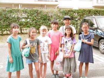 прибежали  одноклассники на беляночку  посмотреть