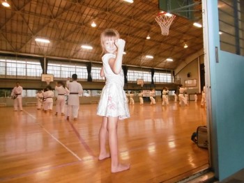 В  ШКОЛЕ  КАРАТЕ