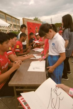 Автографы  известной  команды  бразильских  футболистов